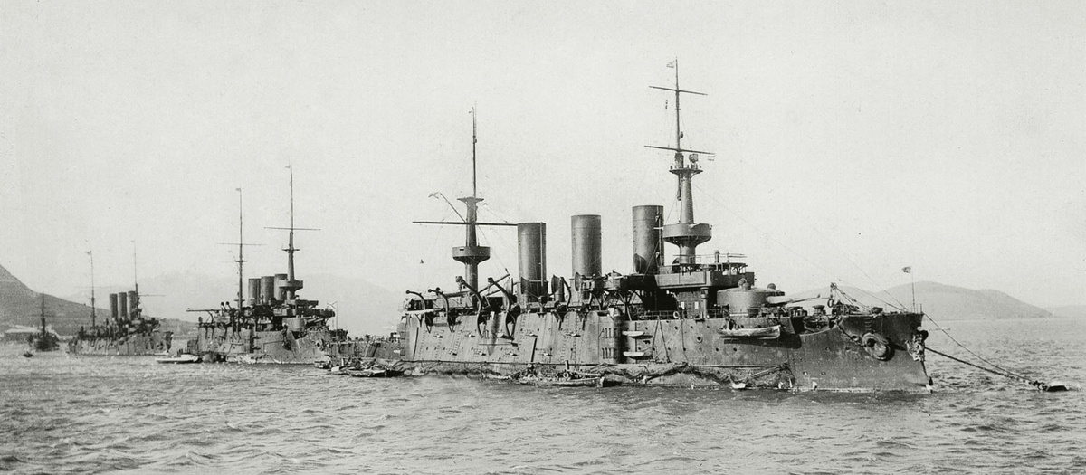 Русские корабли в Порт-Артуре после перекраски в боевой цвет. © Фото из архива