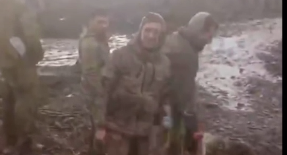 Боец ВС РФ назвал пленных ВСУ товарищами, веселую беседу сняли на видео