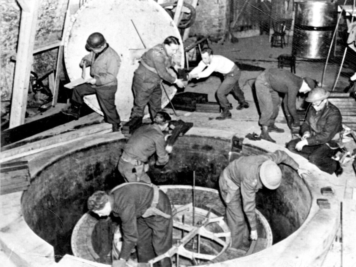    Немецкий экспериментальный ядерный реактор в Хайгерлохе. Апрель 1945 | © Фото : Sergeant Malcolm (Mickey) Thurgood, U. S. Army photographer assigned to Alsos Mission