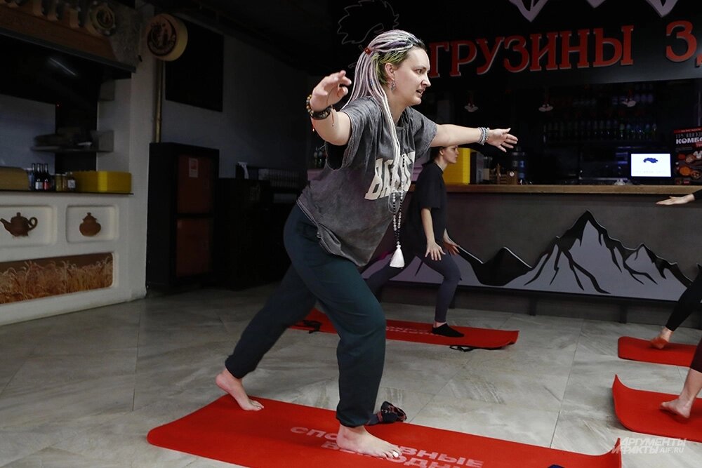    Корреспондент «АиФ» Анна Тарасова «завалила» красивую стойку, но всё равно осталась довольна. Фото: АиФ/ Игорь Харитонов