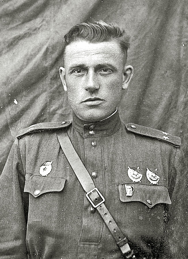 Дмитрий Ефимович Высоцкий (1902 — 8 февраля 1944).