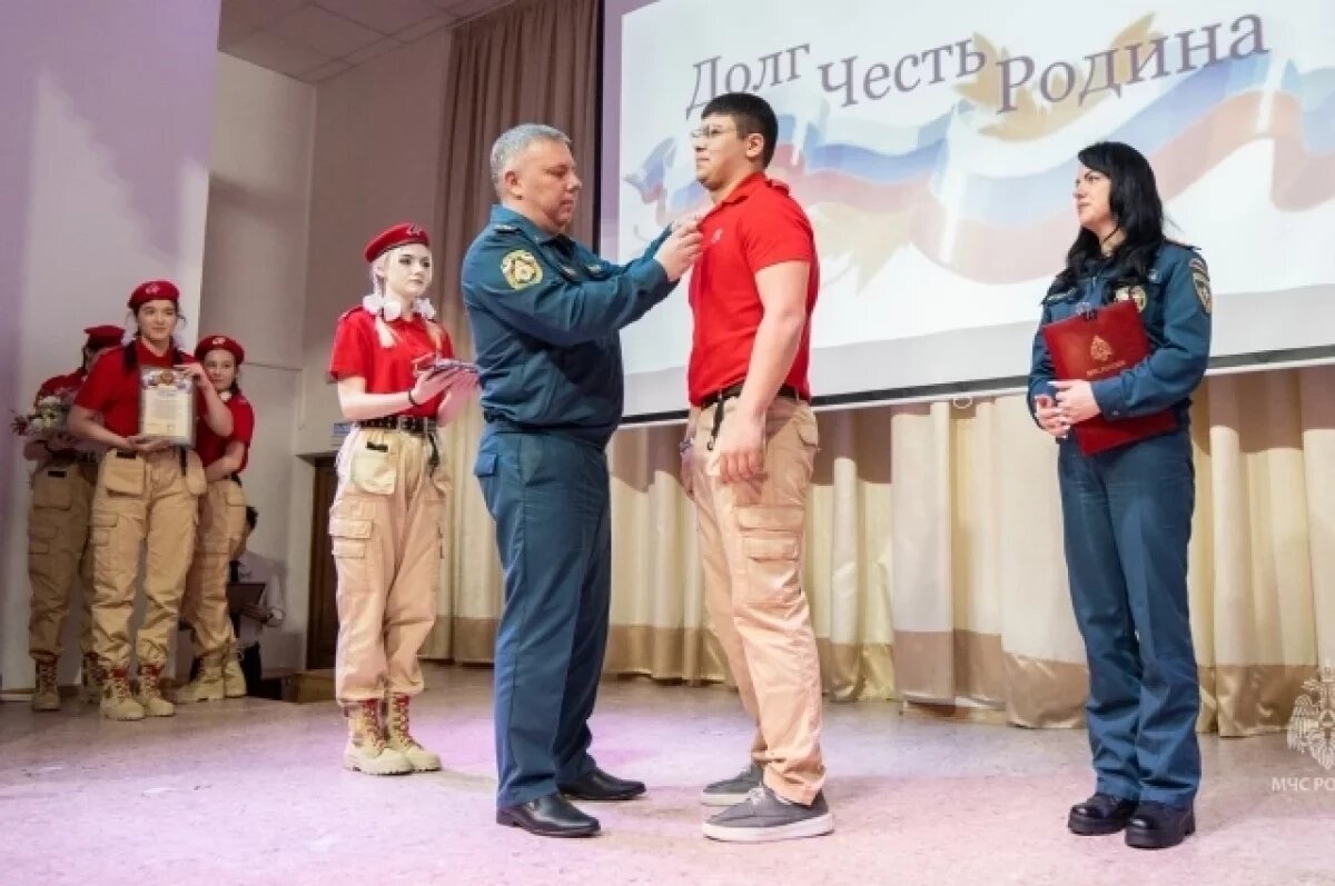    Камчатского школьника наградили медалью за спасение при пожаре
