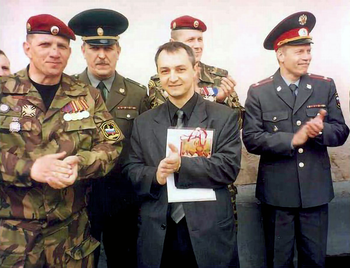 Награждение на праздновании 60-летия Минского ордена Красной Звезды батальона внутренних войск МВД России. Калининград, 7 мая 2003 года.