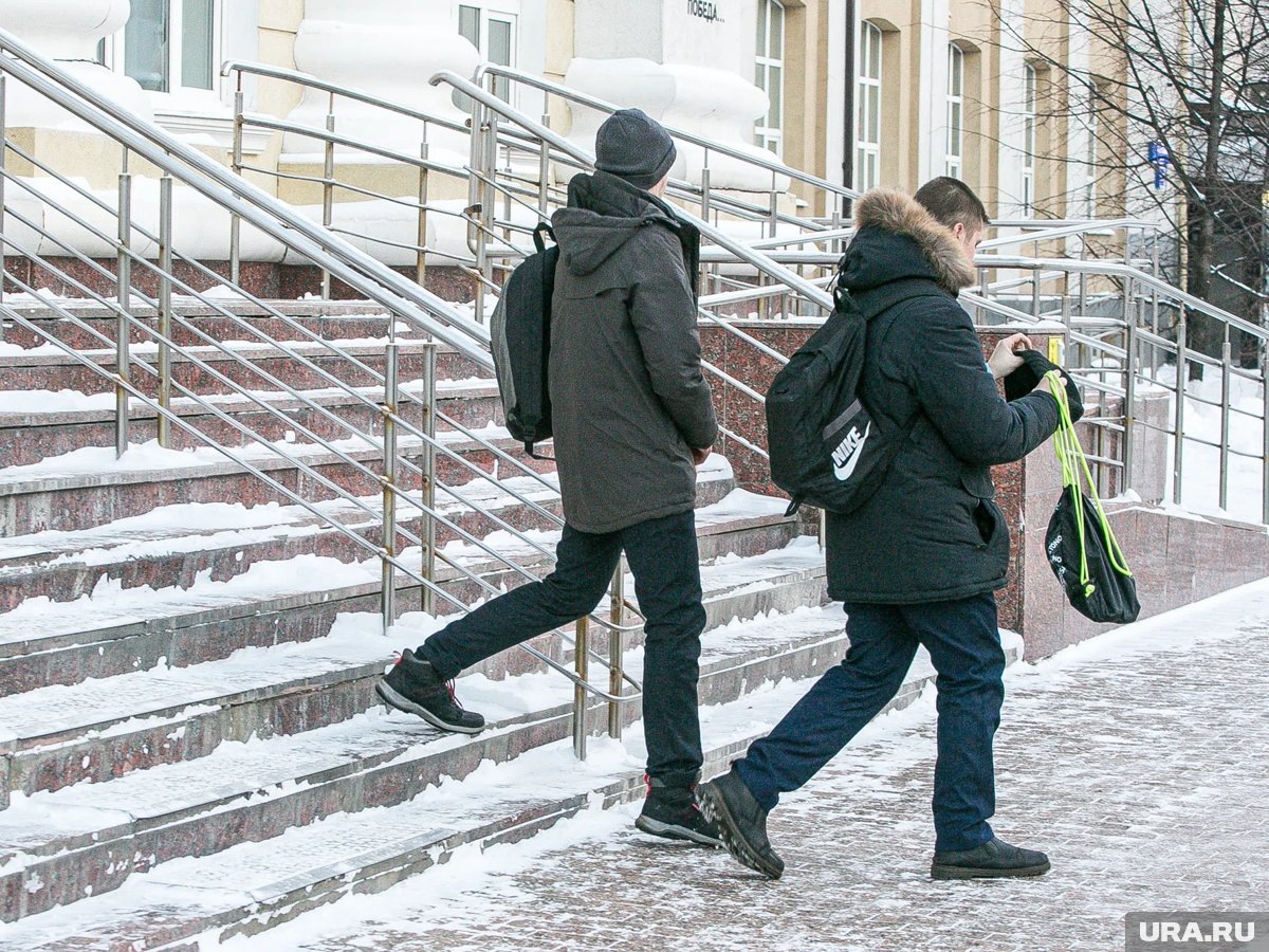     Только сургутские старшеклассники отправятся в школу