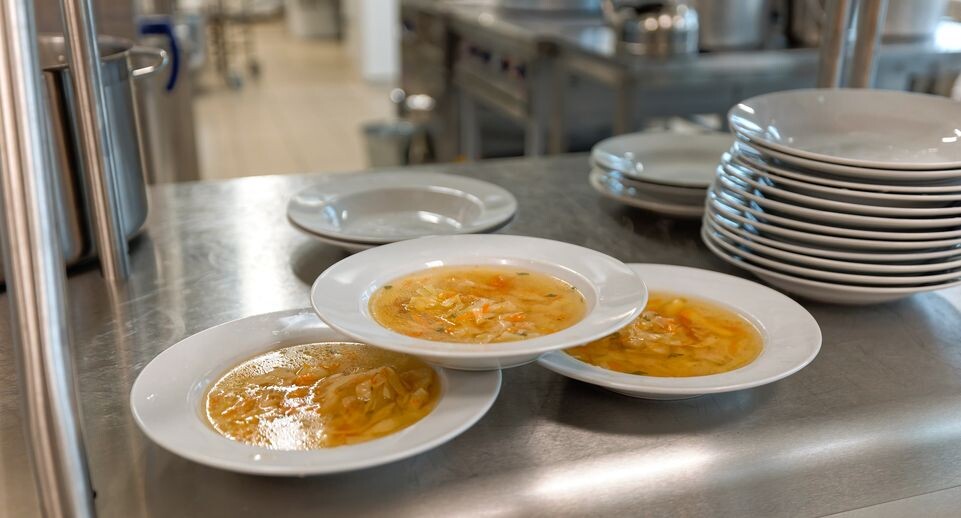    Столовая Алабинской средней школы в поселке Калининец после капитального ремонта / медиасток.рф