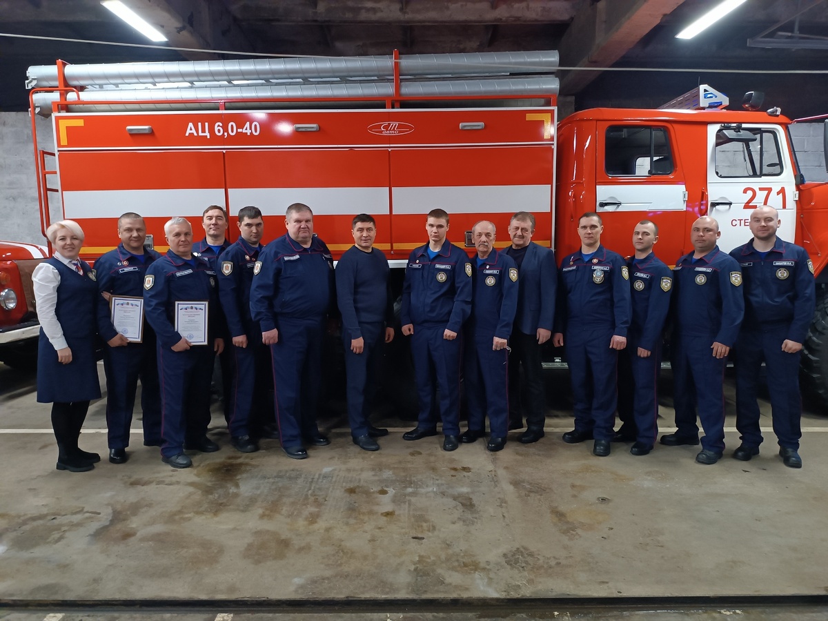Поздравления с юбилеем принимает половина коллектива пожарной части 271, кто заступил и сдал эту смену