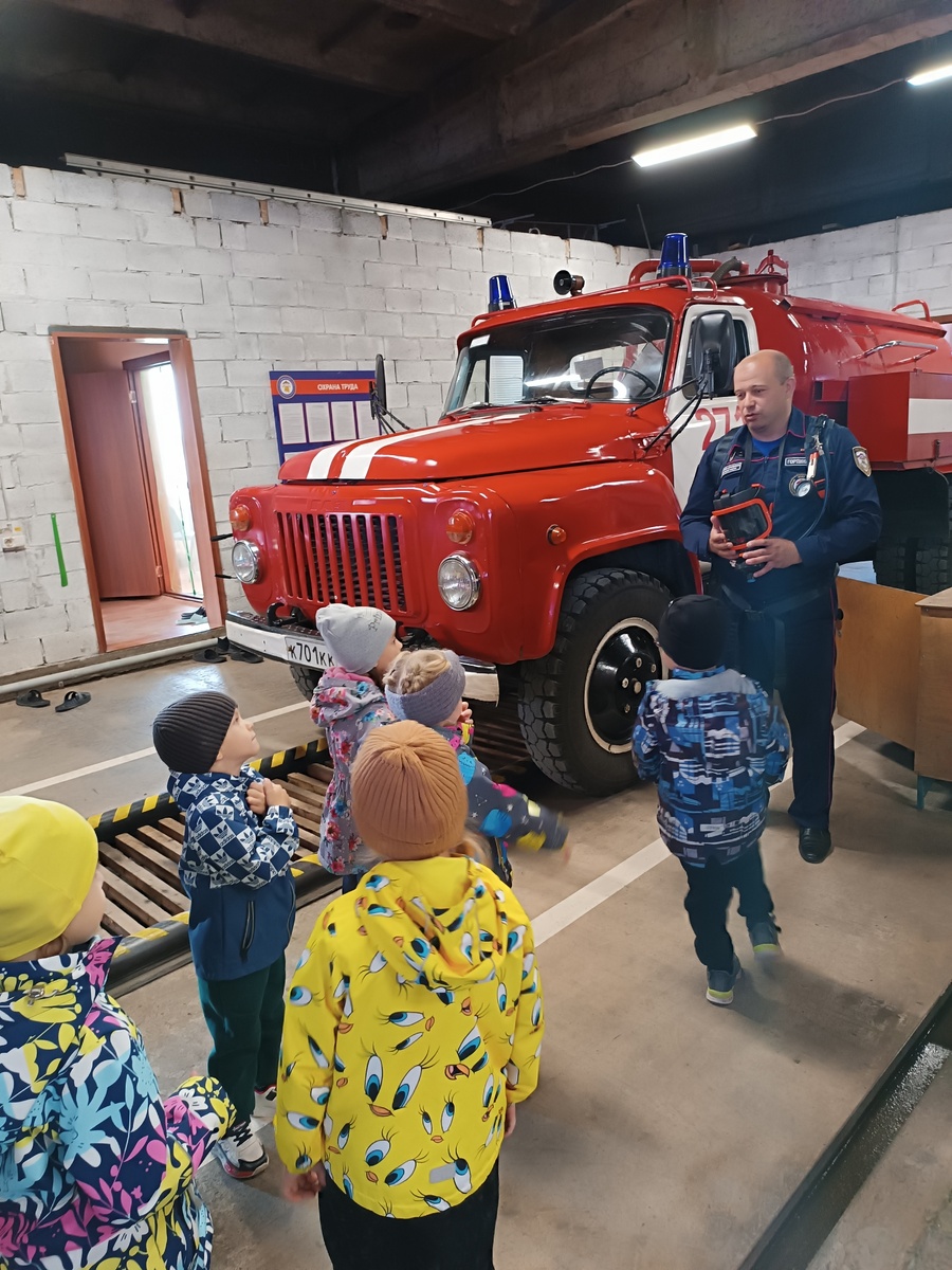 Экскурсии детей – еще одна важная часть работы пожарных. Это и знакомство с профессией и профилактика пожарной безопасность