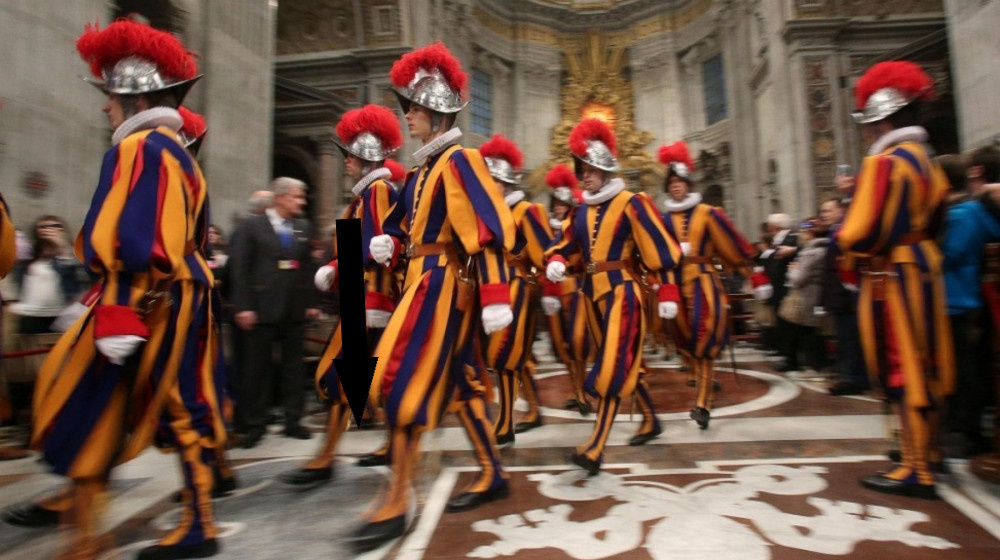    Самая древняя и крохотная армия охраняет самого влиятельного человека — секреты швейцарских гвардейцев
