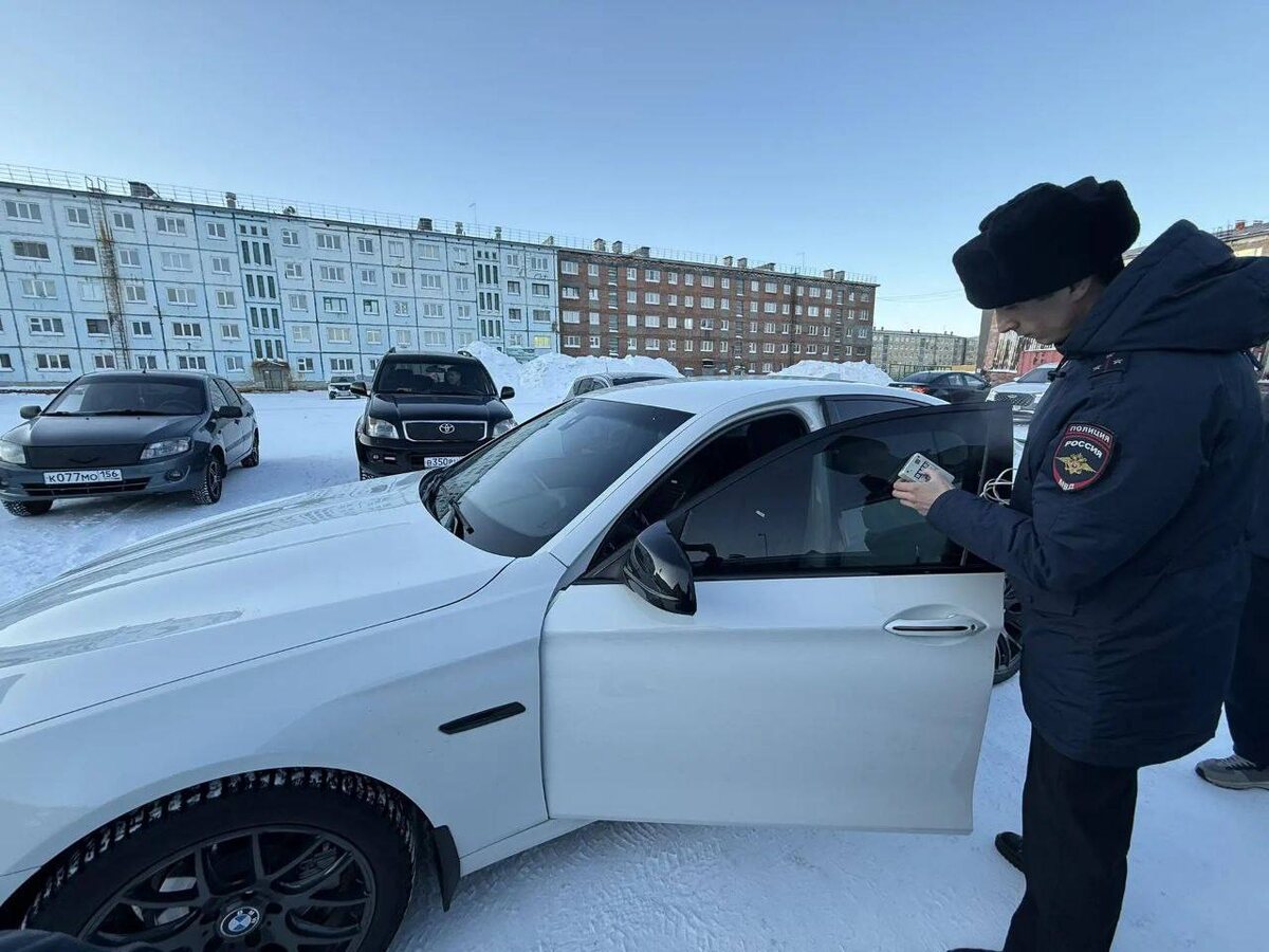     Норильских водителей BMW и KIA наказали за дрифт на дороге