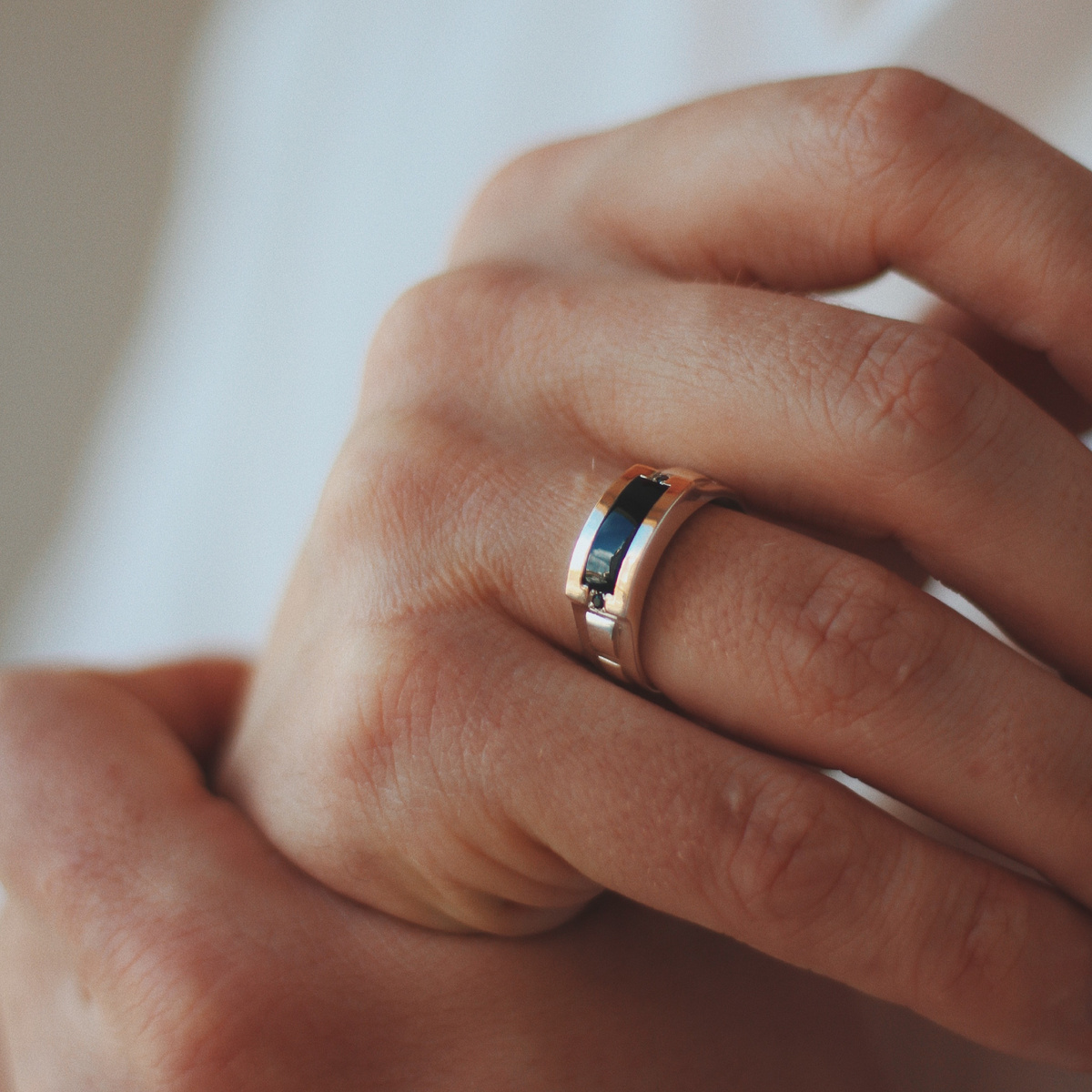 Украшение, которое не требует внимания.