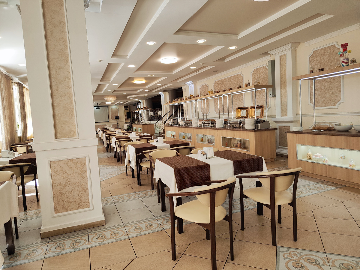 По вечерам в зале звучит живая музыка