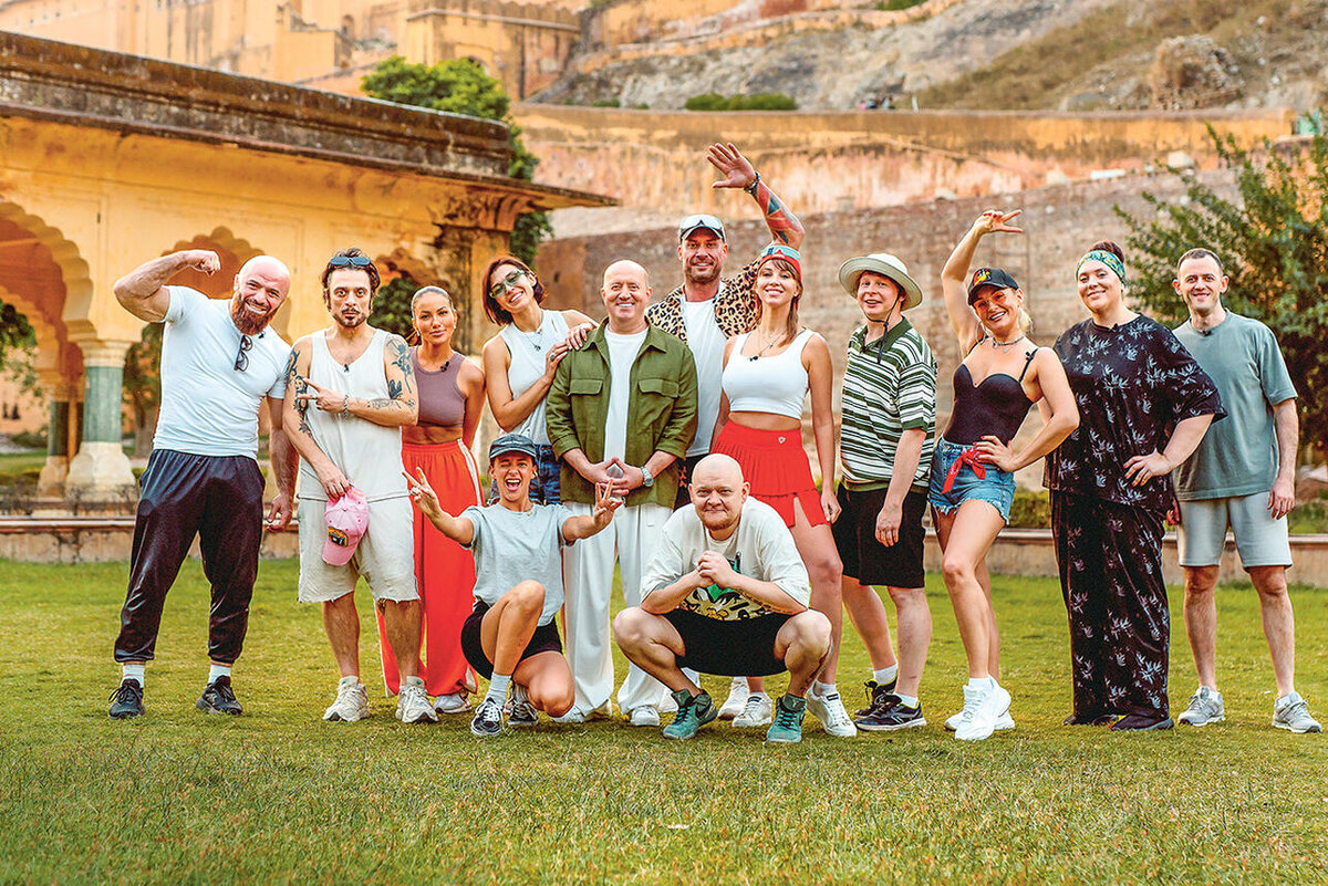    Верхний ряд: Магомед Исмаилов, Владимир Тишко, Любятинка, Алина Астровская, Сергей Бурунов, Василий Смольный, Полина Диброва, Александр Касаткин, Настя Крайнова, Светлана Листова и Александр Волохов. Нижний ряд: Карина Мурашкина и Михаил Стогниенко предоставлены телеканалом СТС