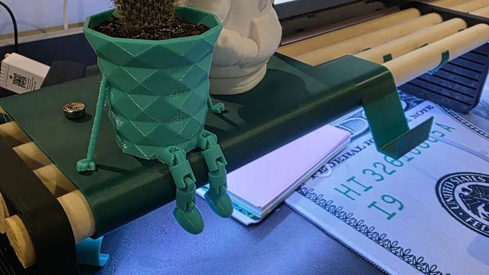 Как я печатал себе полку под мониторы.