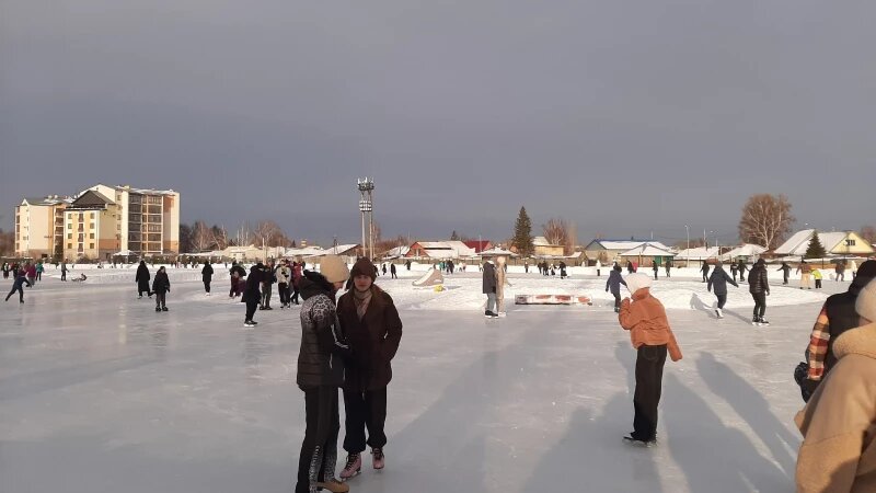     Барнаульцы на катке «Клевченя». Лариса Васильева