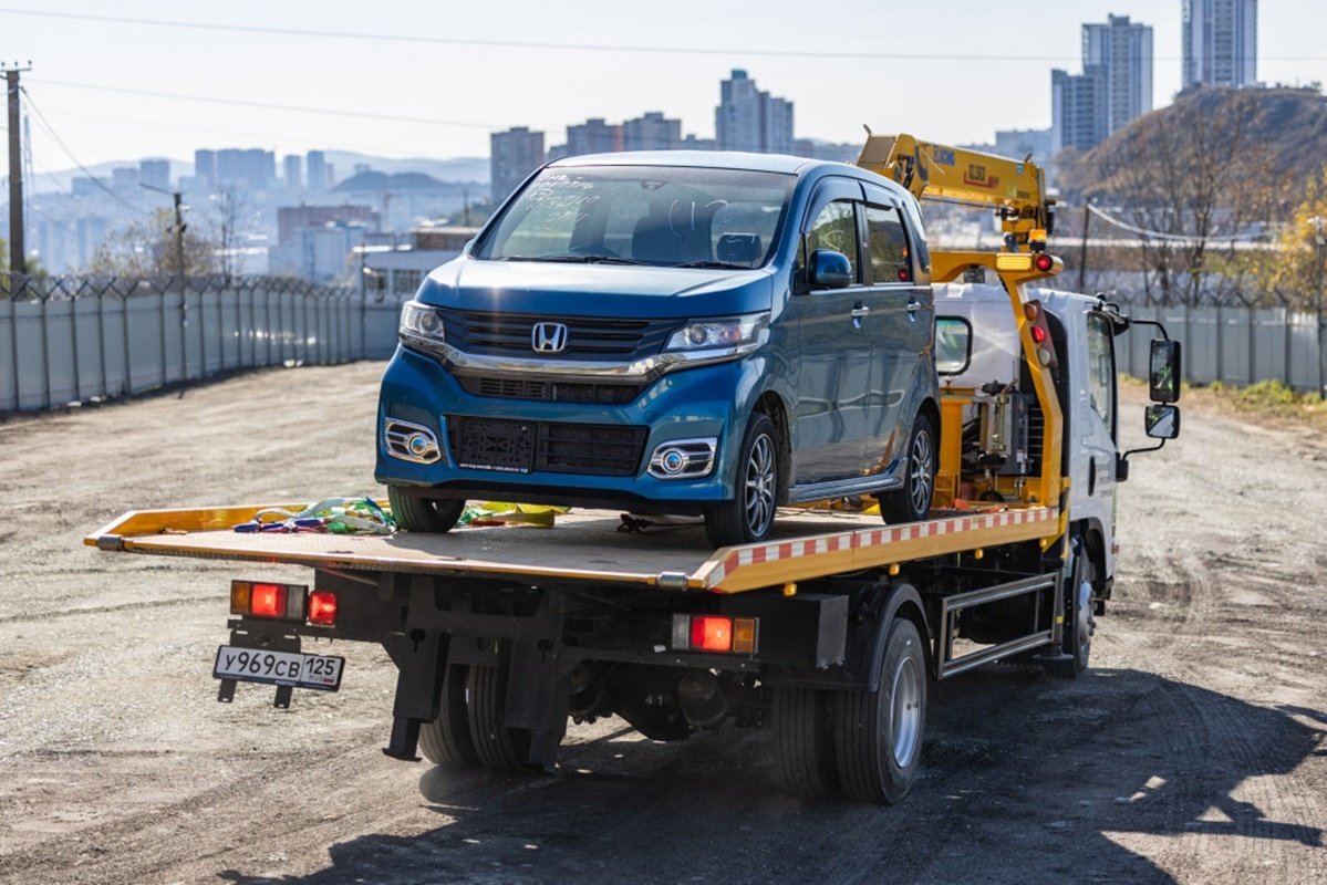 Для Владивостока закупят больше эвакуаторов.  Фото: Фото: Администрация Владивостока / vlc.ru