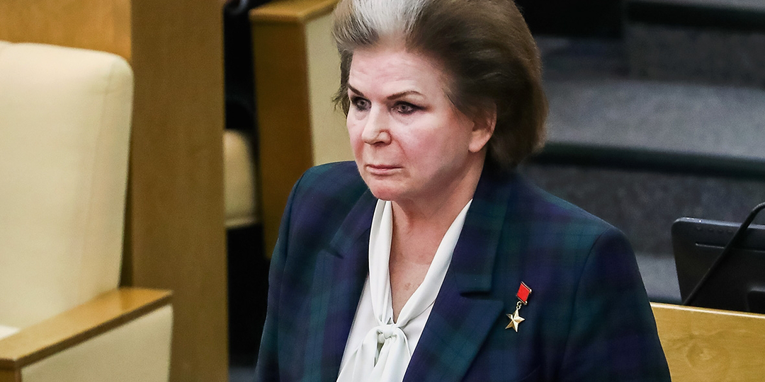 В таком возрасте уже и маленьких внуков с ней страшно оставлять, о принятии законов и речи быть не может.