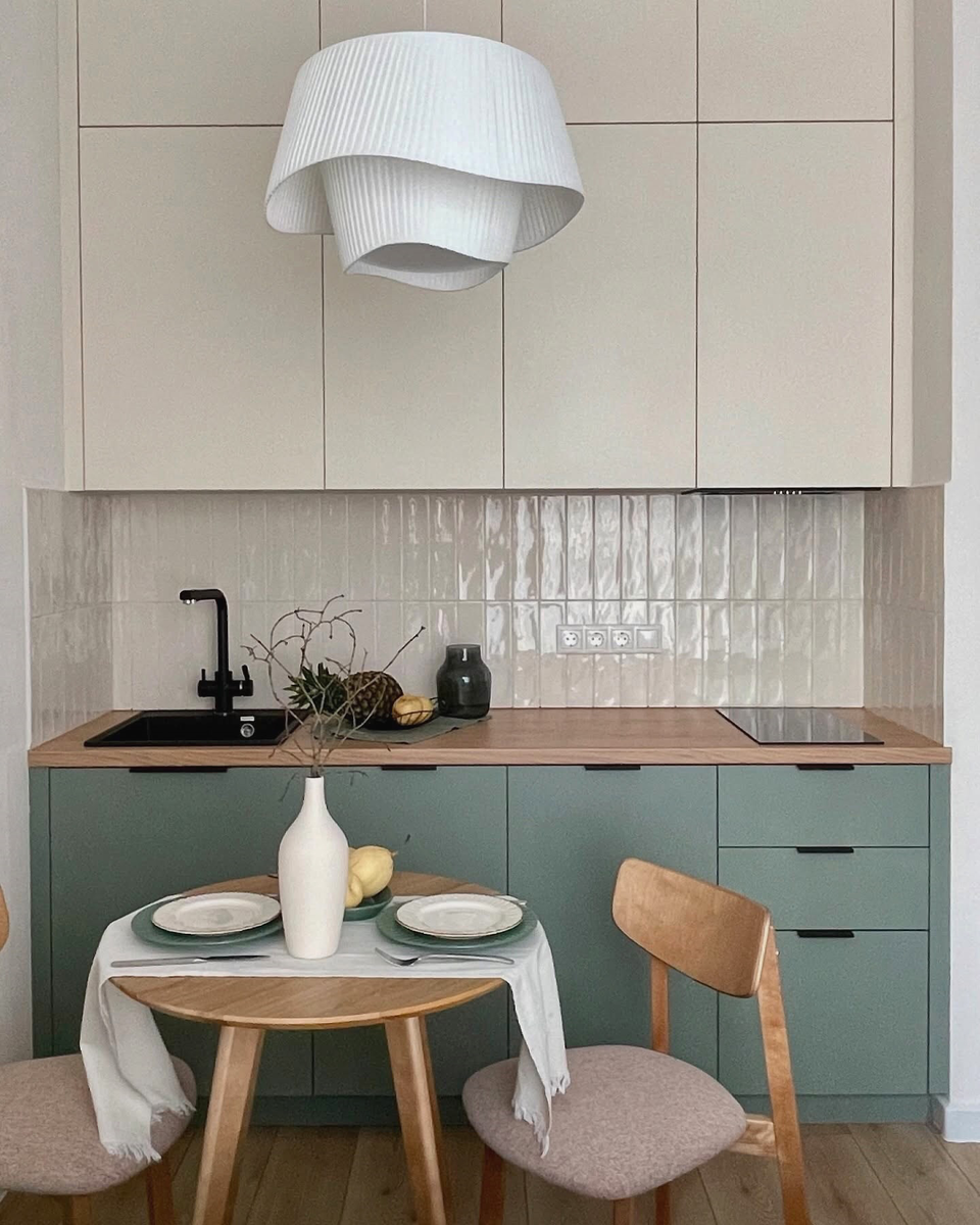 современная кухня в светлых и пастельных тонах