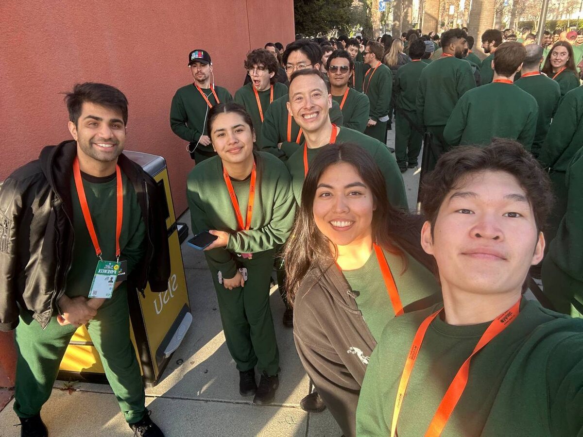 Предоставлено героем