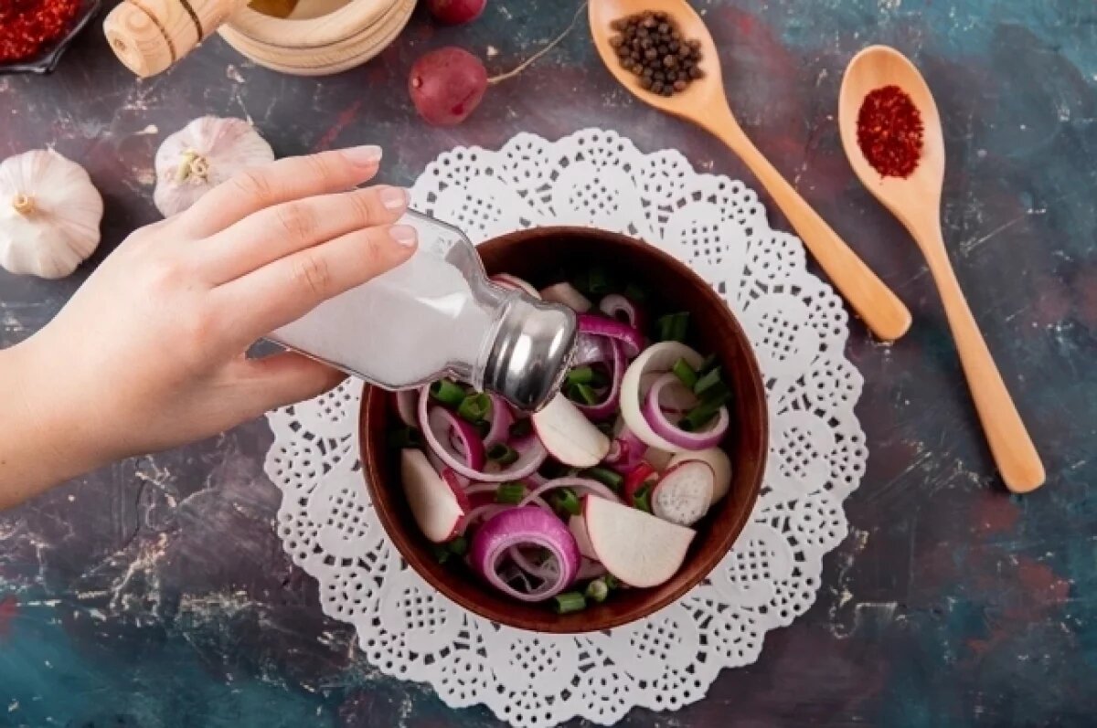    Полезные альтернативы: как сделать еду вкусной без соли