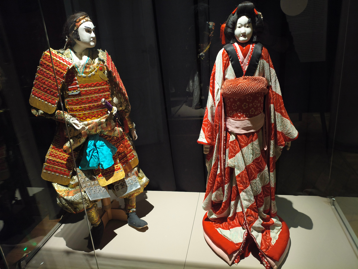 Куклы японского театра нингё дзёрури - предназначались для жанровых пьес