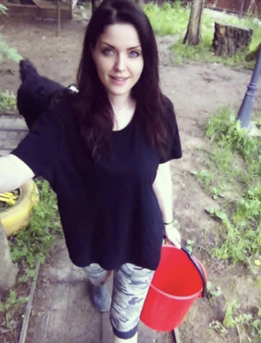 Это птице за зерном иду. Тощая , а тюки таскала 