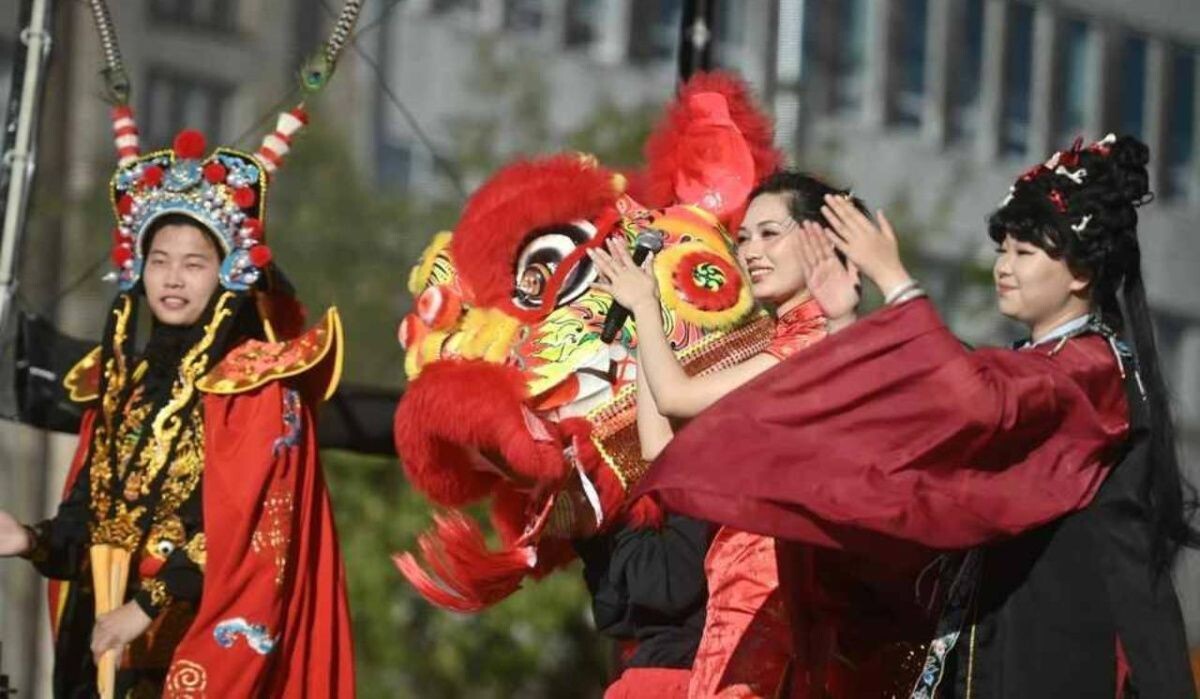     Празднование Китайского Нового года. Источник: spb.kp.ru Автор фото: Алексей Булатов