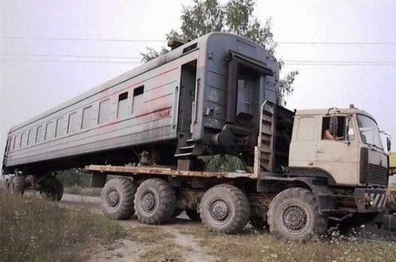 Оиечественный образец гигантского дома на колёсах