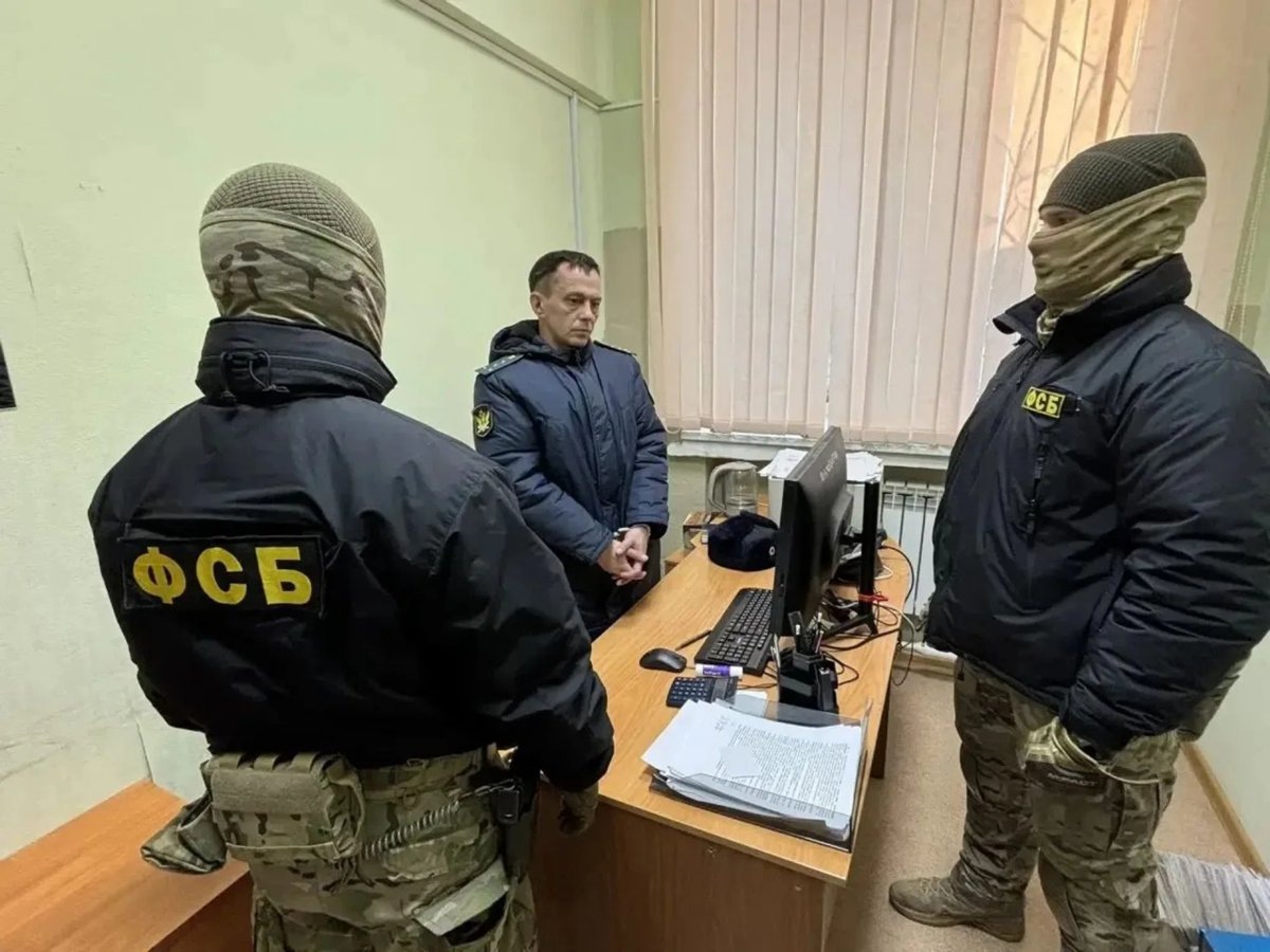    На работе у Рогозина иудт обыски