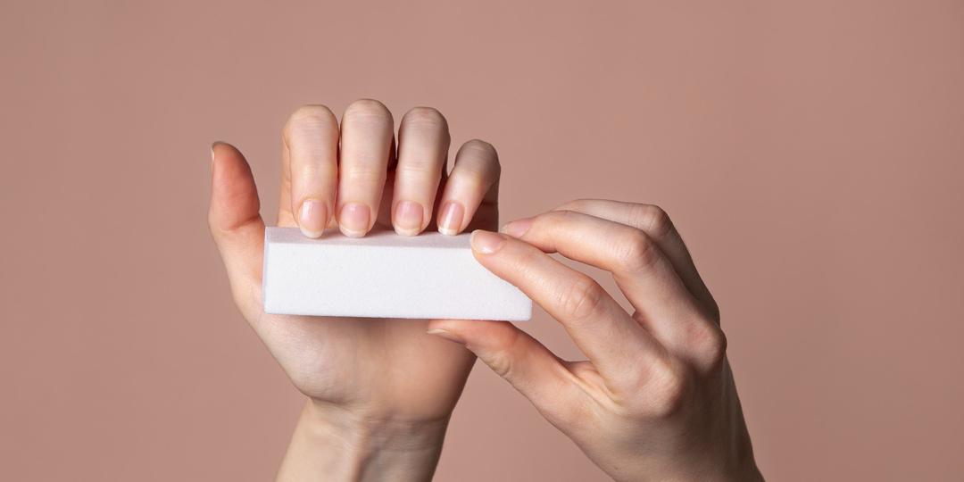 Ногти тонкие, как бумага: в чем причина и что делать?