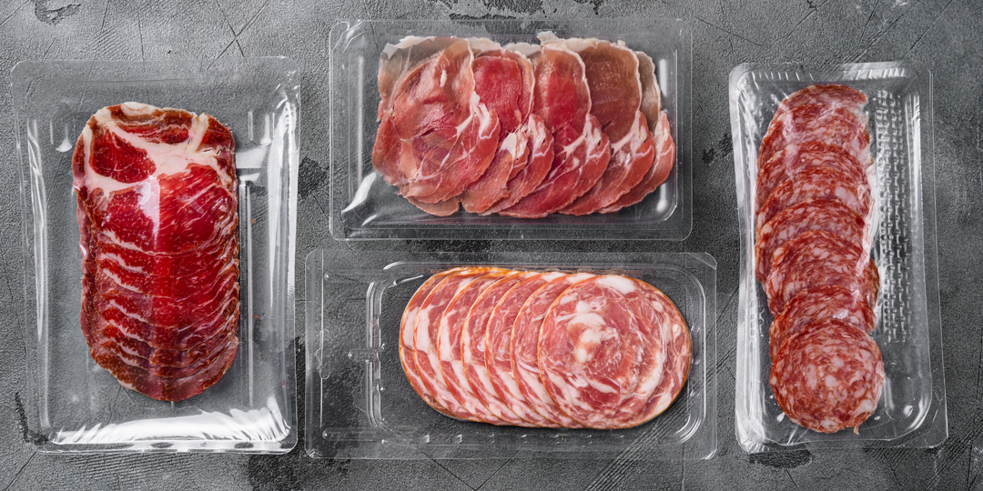 Почему колбасу и мясо хранят в вакуумной упаковке