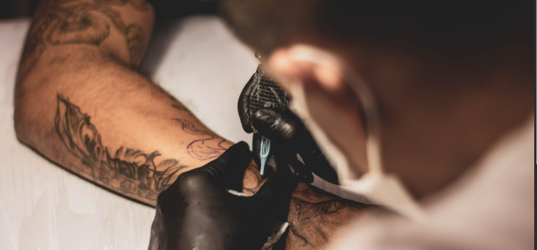 Новичкам часто говорят, что для контура и теней нужны разные тачки. Разбираемся, почему это миф и как одна беспроводная Ambition закроет 99% задач на старте.