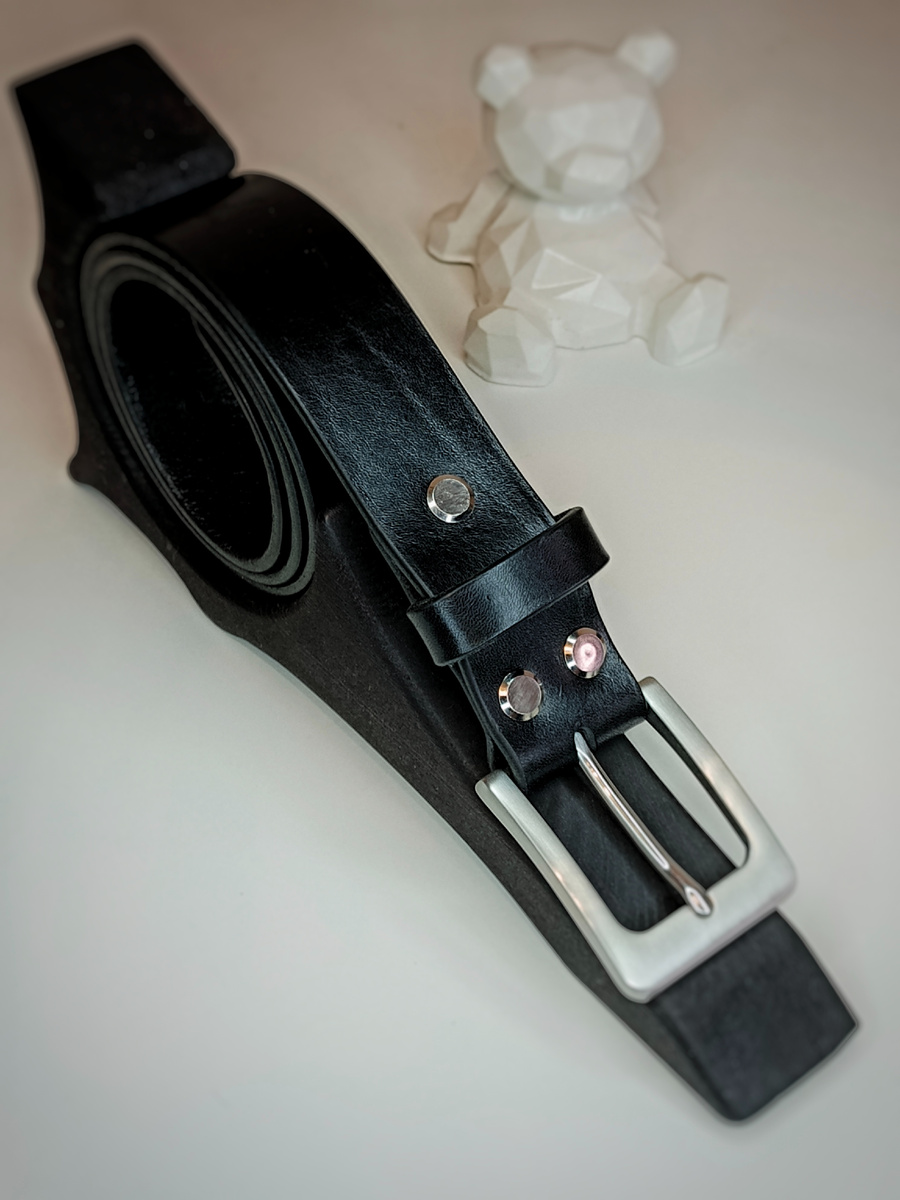 Первый ремень выполненный по всем правилам. За ним уже сделана целая вереница подобных, но не олинаковых 🤗