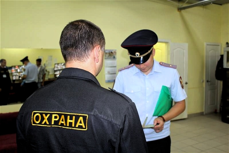 Работа ЧОПов - в поле зрения сотрудников ЛРР. Фото из открытых источников.