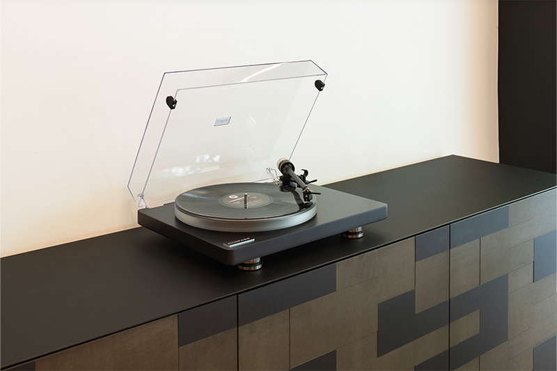 Clearaudio Compass в черном цвете