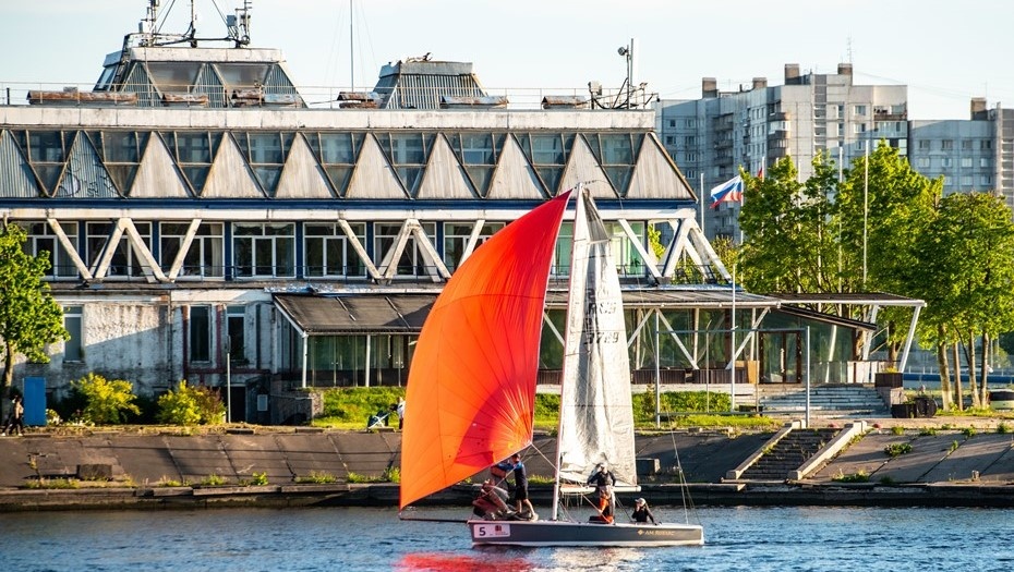Автор фото: Мартьян Фролов. Здания яхт-клуба строились для Олимпиады 1980 года.