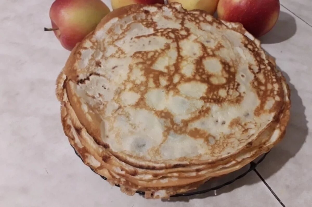    С кремом, с изюмом, с рисом, с яблоками — в XIX веке хозяйки знали множество самых разных видов блинов.