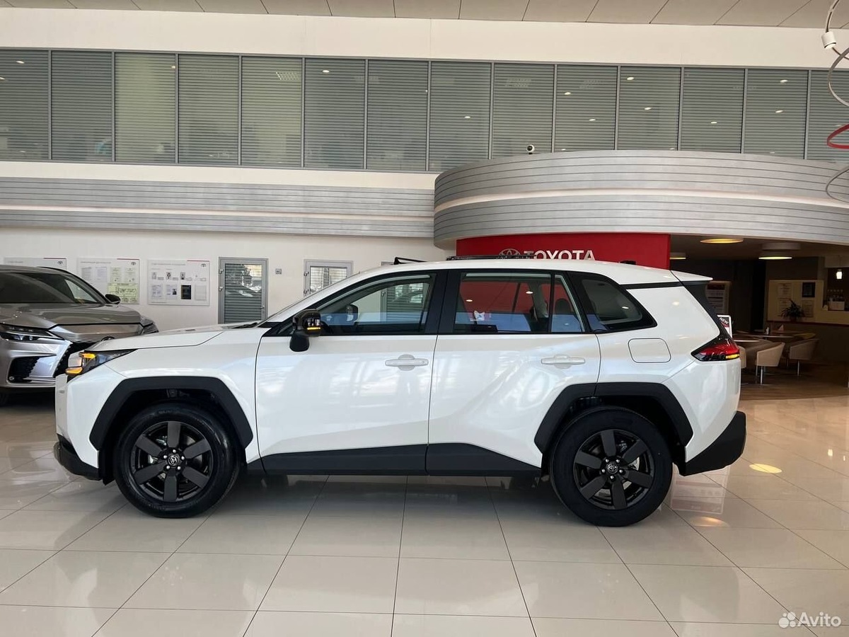 К официальным дилерам Toyota завезли новые RAV4 XA60. Сколько стоит новинка? Источник иллюстрации - avito.ru