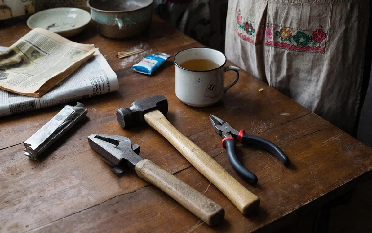    Двое мужчин в Удмуртии вымогали деньги у подростка при помощи молотка и плоскогубцев