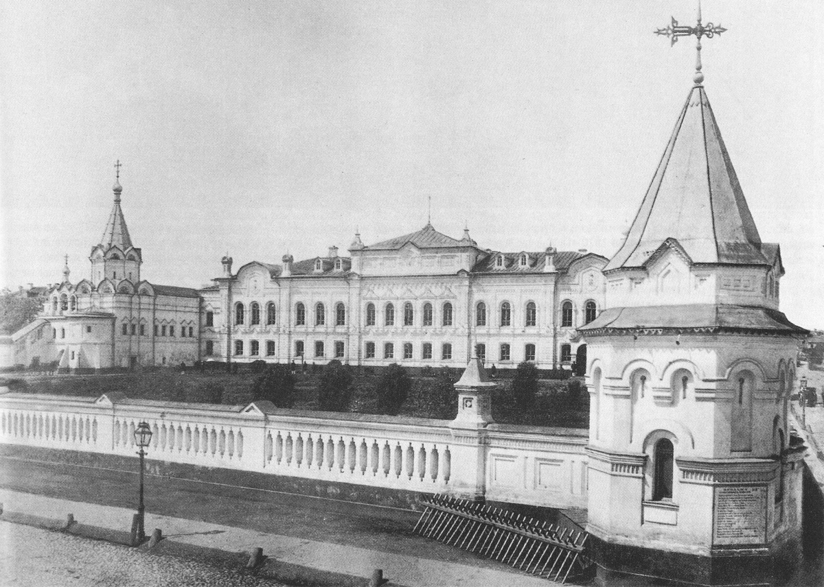 Здание архива Министерства иностранных дел и церковь Великомученицы Ирины, 1878 - 1882 гг. Фото с сайта: pastvu.com