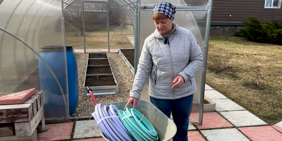 Поливаю и не нервничаю: как выбрать шланг для полива