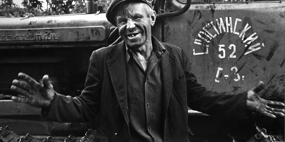 Конец эпохи работяг: как мы позволили офисным дармоедам зарабатывать больше тех, кто кормит и лечит страну