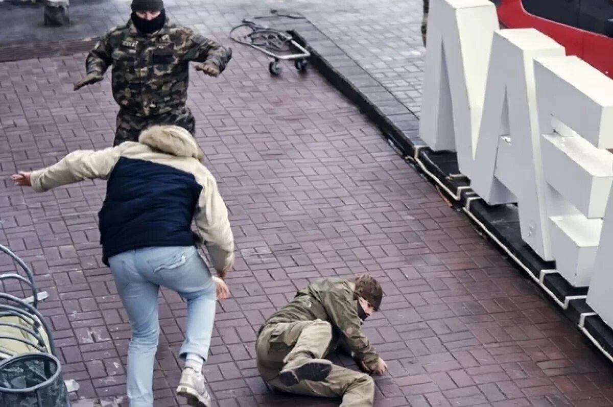    В Одессе парень дал отпор сотрудникам ТЦК и смог уйти