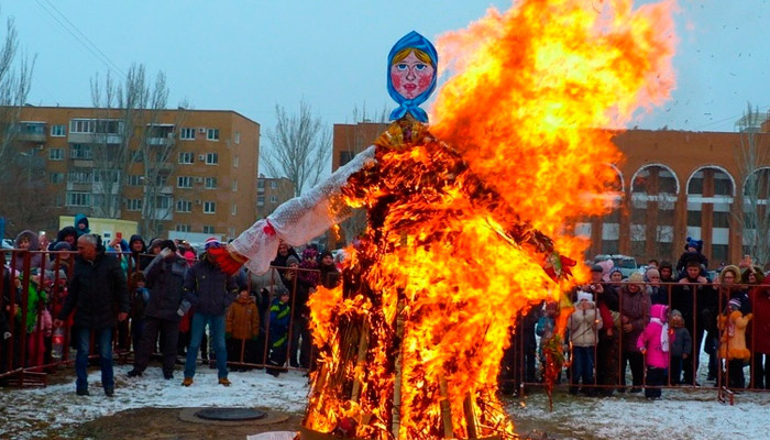 За нарушение правил пожарной безопасности при сжигании чучела на Масленицу полагается штраф. Фото: 1MI