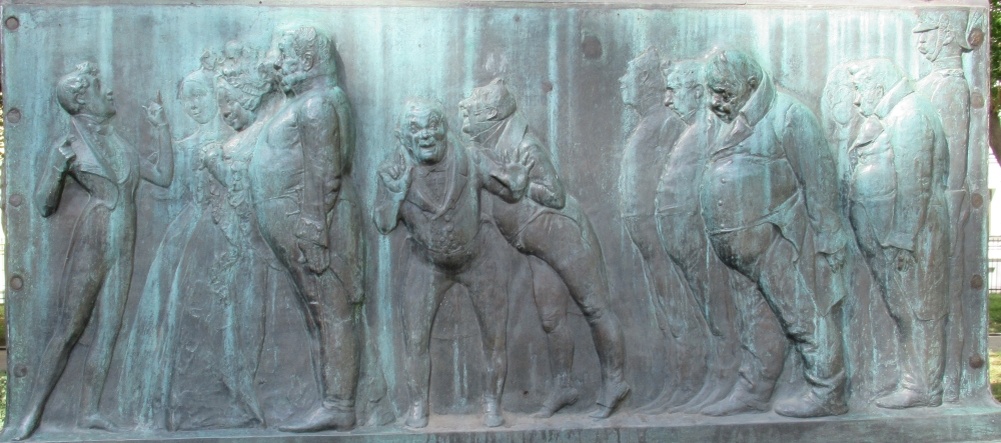 Гоголевские герои на памятние Андреева. Фотогалерея Яндекс. Картинки