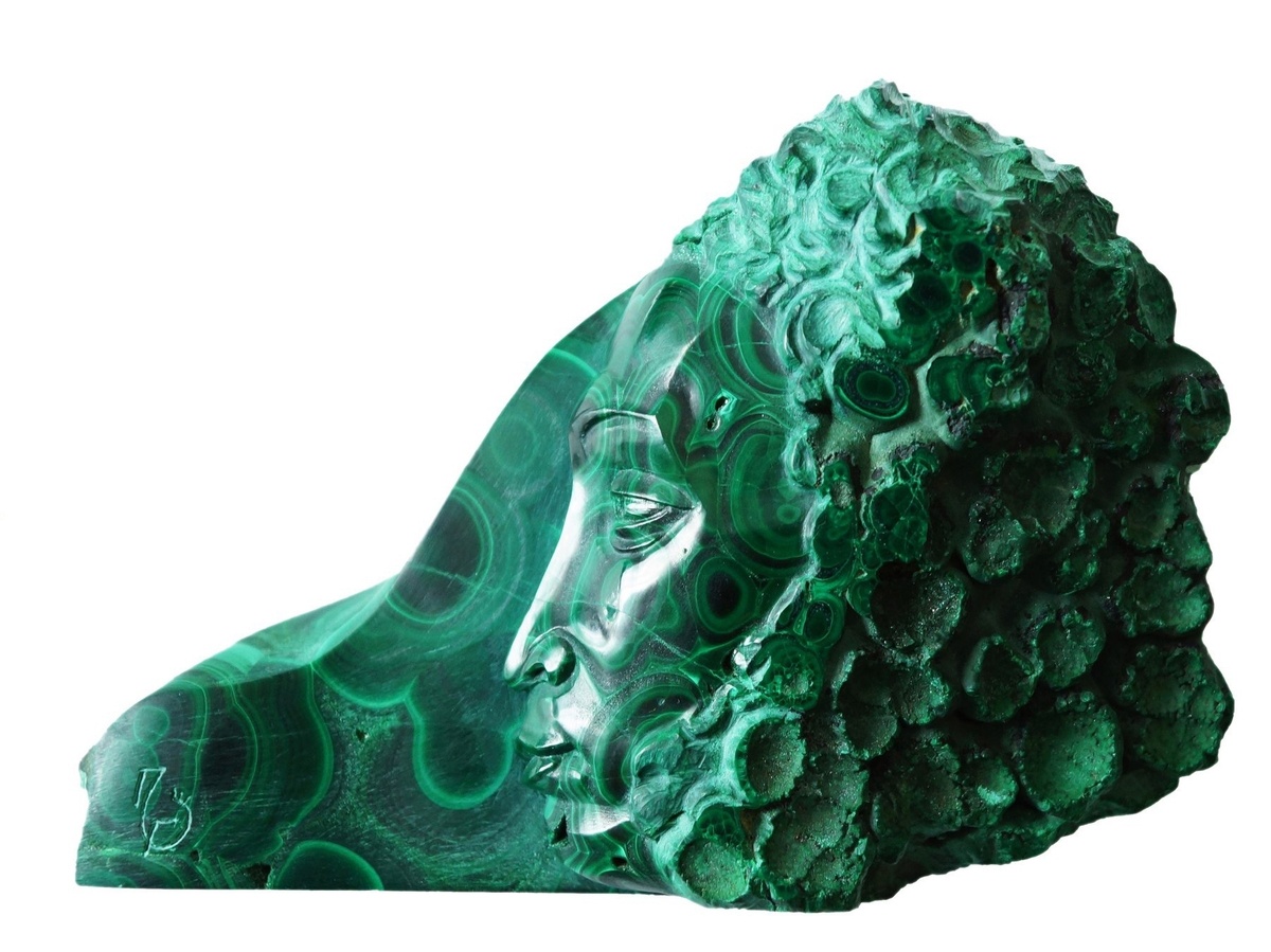 Камея «Африканские корни» (А.С. Пушкин). 2004. Малахит; резьба. Пономарев Григорий Анатольевич