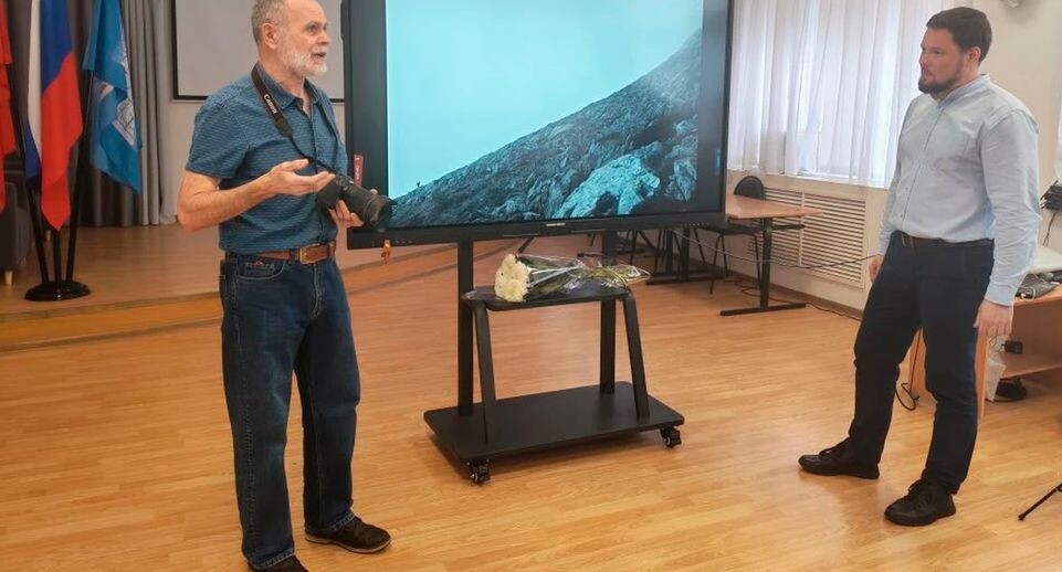    Автор выставки Константин Давыдов (справа) / vk.com/МБУ ДО "Центр детского творчества"