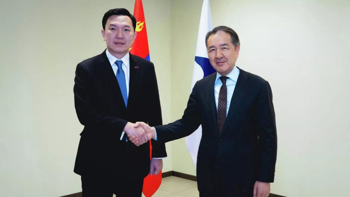 Председатель Великого Государственного Хурала Монголии Ням-Осорын Учрал и председатель Коллегии ЕЭК Бакытжан Сагинтаев © Photo : Пресс-служба ЕЭК