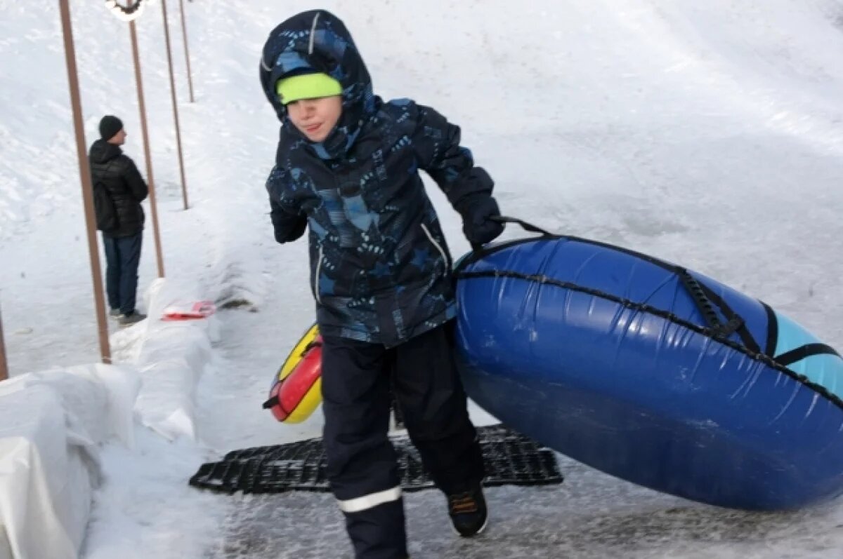    12-летний мальчик попал в больницу после катания на тюбе в Приморье