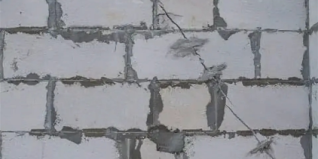 Почему газоблочные дома трескаются через 5 лет?