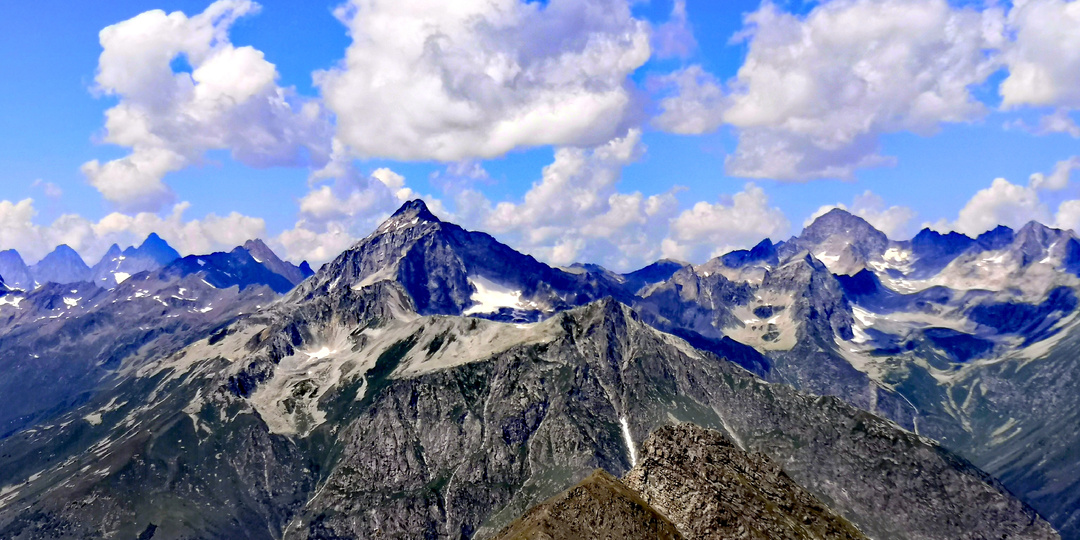 Домбай летом - горные панорамы, которые навсегда врезаются в память